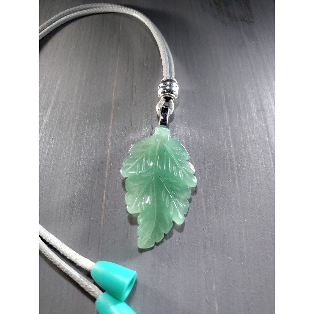 TrailerSpark‎ Green Aventurine Carved Leaf Pendant Necklace 18in Waxed Cord New